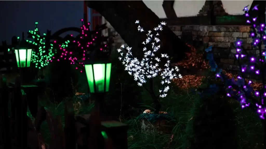 diferentes luzes na iluminação para jardim externo