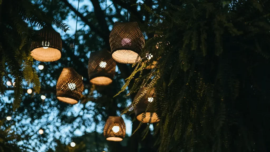 lanternas penduradas para iluminação externa