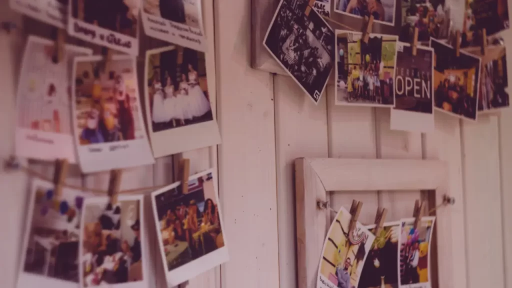 fotografias penduradas uma galeria afetiva